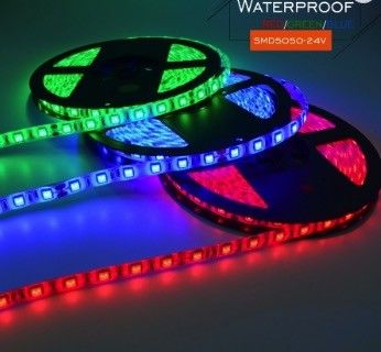 رنگی RGB SMD LED نوارهای انعطاف پذیر 60 LEDs / M CE Approve طول عمر کار